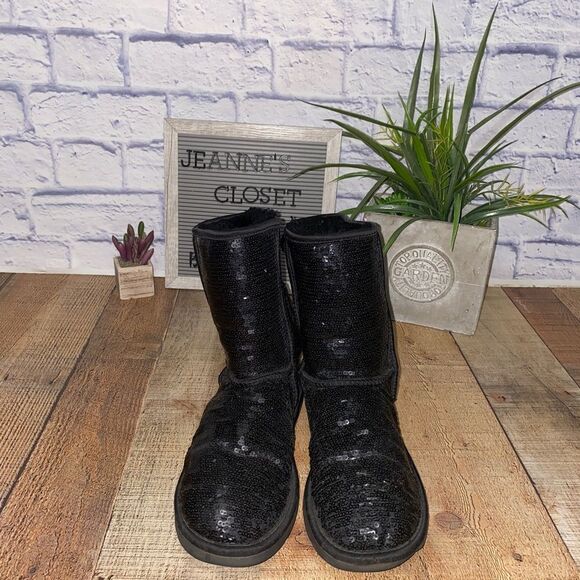 Ugg short black sequin boots with flaw - Picture 2 of 13